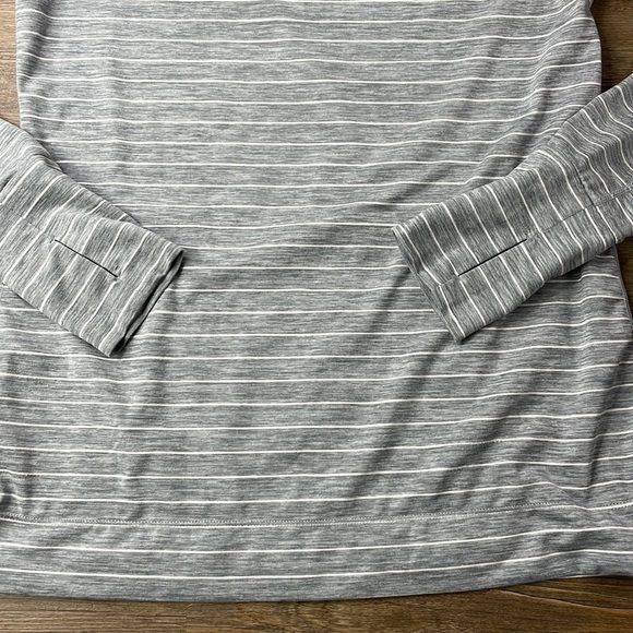 GAP GapFit Women’s Long Sleeve Grey and White Turtleneck Shirt, size small - Picture 9 of 10